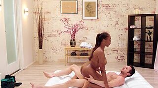 Black masseuse Daya Knight fucks her client