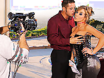 Nikki Sexx Knows How To Get Danny's Attention